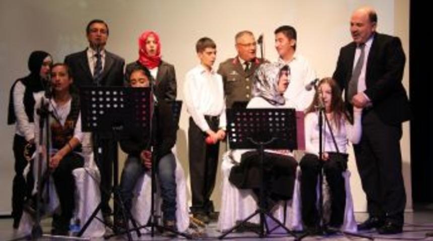 &lsquo;Engelsiz Koro&rsquo; Engelliler I&ccedil;in Konser Verdi