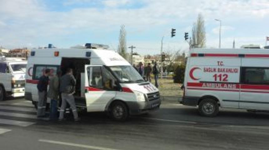 Edremit'te Trafik Kazası: 4 Yaralı