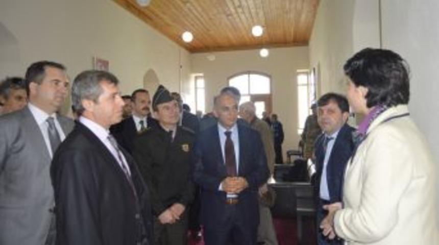 &Ccedil;anakkale Valisi &Ccedil;ınar, &Ouml;zel Rum İlkokulu'nu Ziyaret Etti