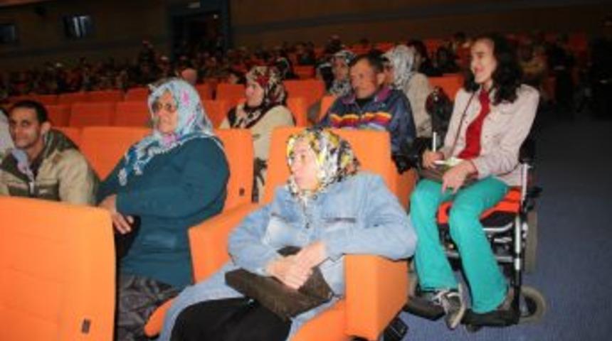 Engelli Başkana Sahnede De Engel &Ccedil;ıktı