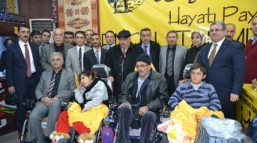4 Engelli Vatandaşa, Ak&uuml;l&uuml; Tekerlekli Sandalye Verildi