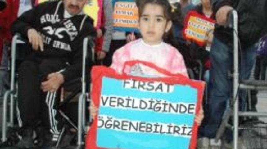 Engelli &Ouml;ğrencilerden Dans Şov