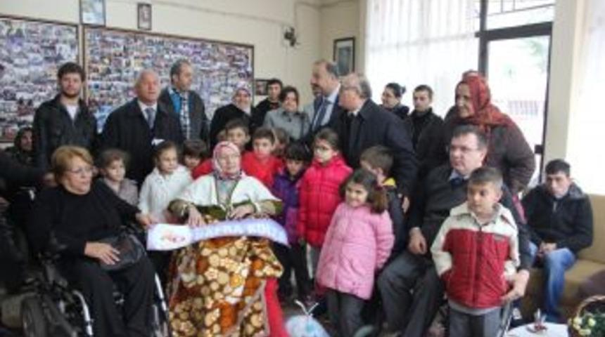 Bafralı Minik &Ouml;ğrencilerden Duygulandıran Bağış