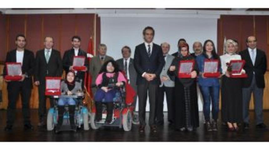 BE&Uuml;'de Makale Yarışmasında Dereceye Girenler &Ouml;d&uuml;llendirildi