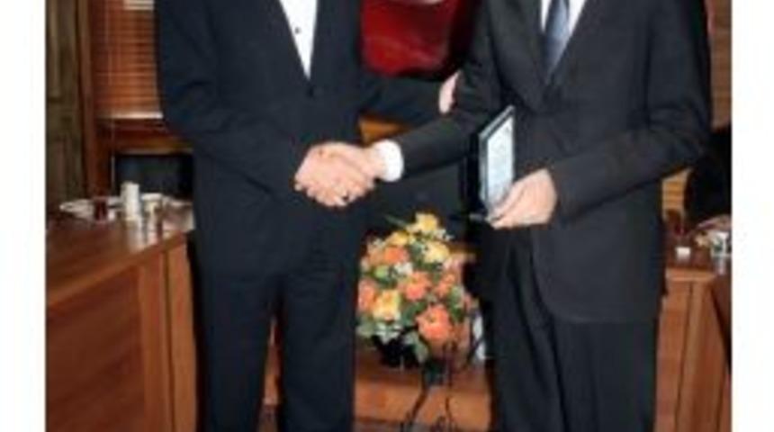 Balıkesir Tanıtım G&uuml;nlerine Katkı Verenlere Plaket