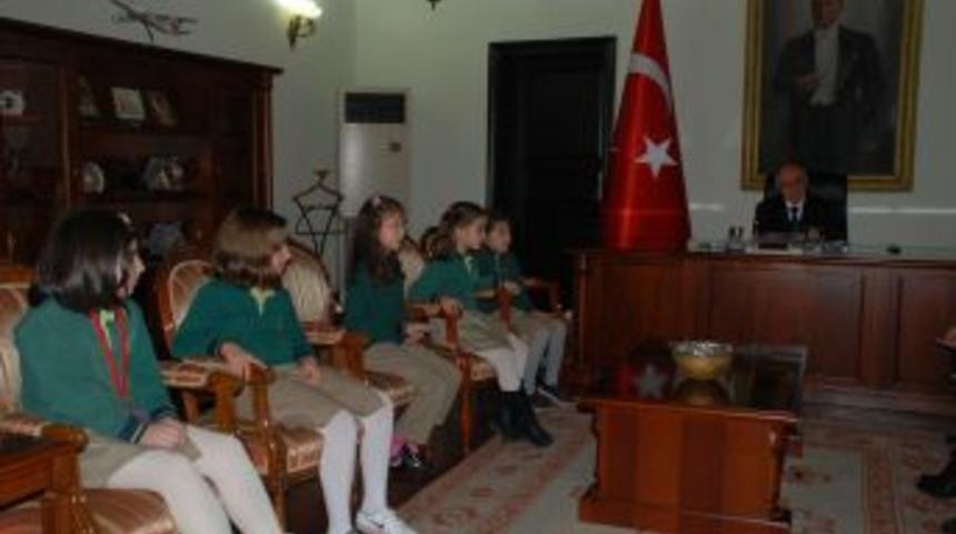 İkinci Sınıfta Okul Gazetesi &Ccedil;ıkardılar