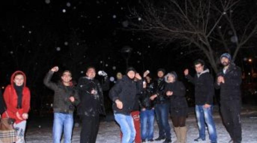 Ardahan'da Gen&ccedil;lerin Kar Keyfi