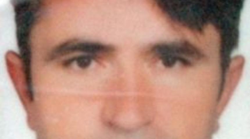 Anayoldan Karşıya Ge&ccedil;erken Otomobil &Ccedil;arptı