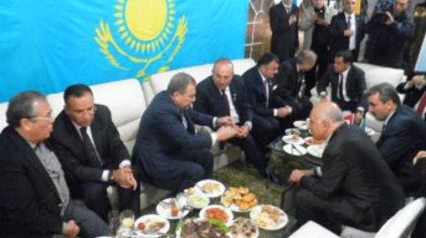 Bekir Bozdağ&rsquo;ın &lsquo;at&rsquo; Hikayesi Kazakları G&uuml;ld&uuml;rd&uuml;