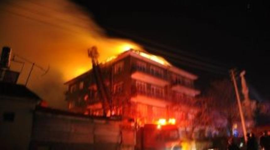 Kızılcahamam Ak&ccedil;ay Mahallesinde Yangın