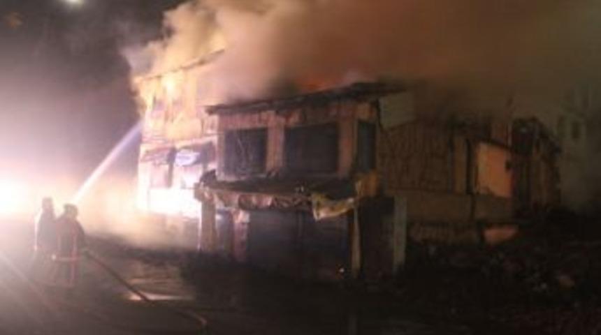 Evsiz Vatandaş Yangında Hayatını Kaybetti