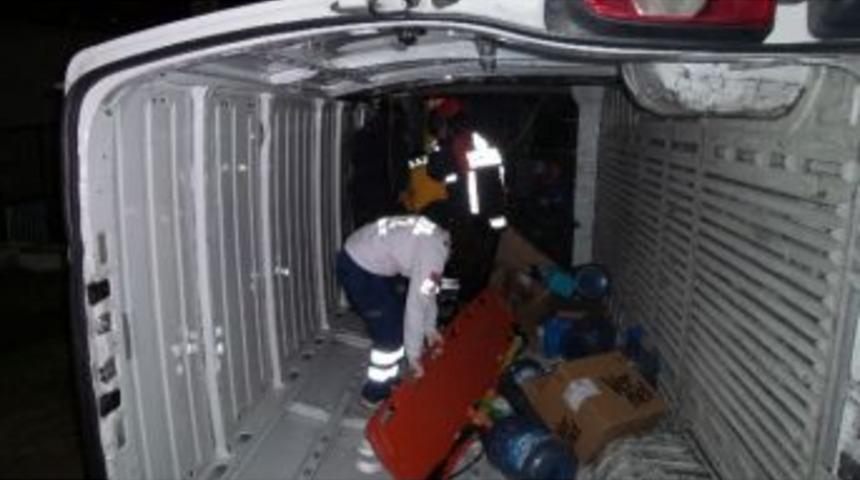 (&ouml;zel Haber) Kartal&rsquo;da Minib&uuml;s Devrildi: 1 Yaralı