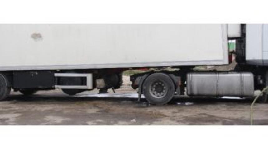 Akaryakıt İstasyonu Değil Tır