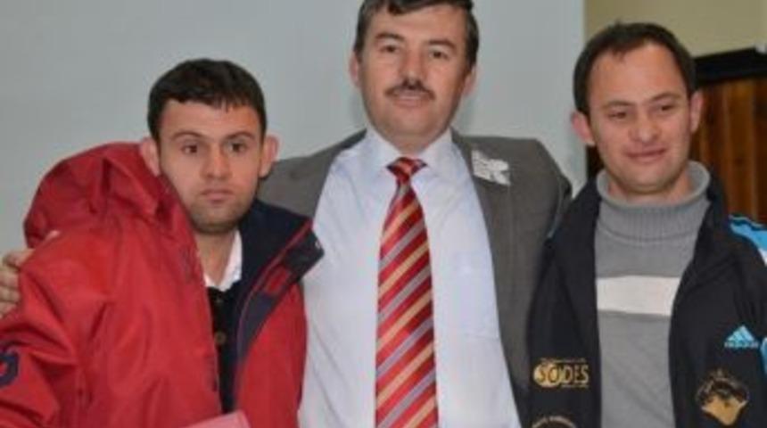 Engelliler Profesyonel Oyunculara Taş &Ccedil;ıkarttı