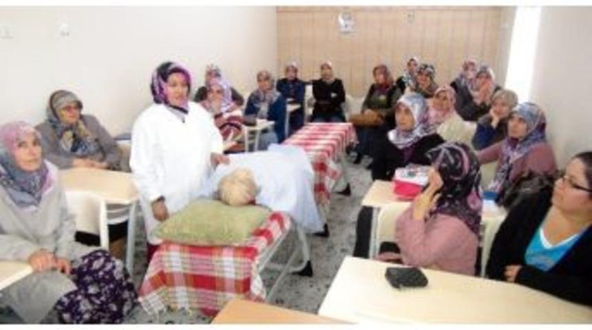 Kadınlar Cenaze Yıkamayı &Ouml;ğreniyor