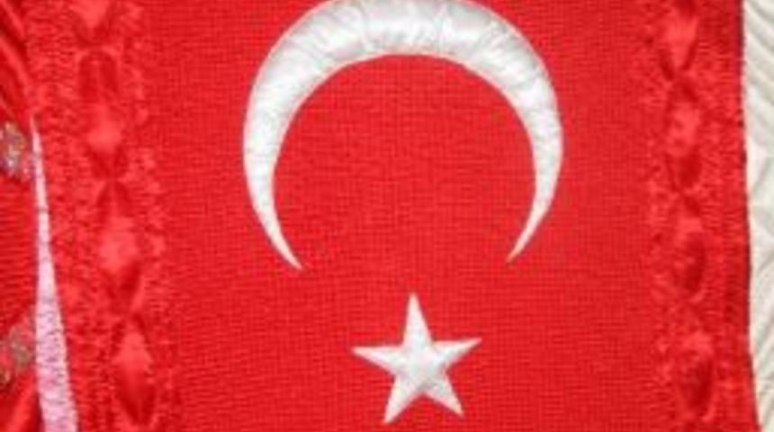 Cumhurbaşkanı G&uuml;l'e Ay Yıldızlı Yorgan