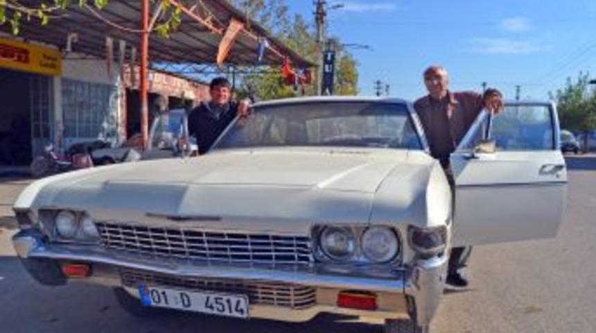 45 Yıllık Otomobiline G&ouml;z&uuml; Gibi Bakıyor