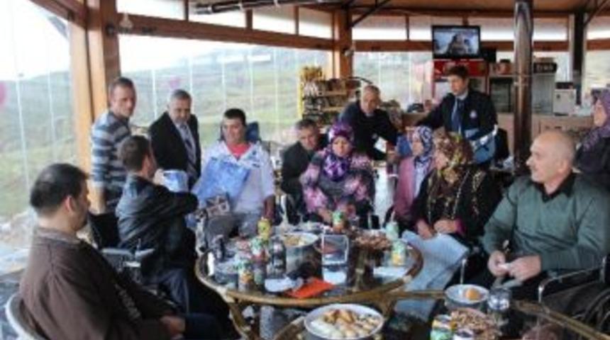 Kaymakam &Ccedil;akıcı Ve Belediye Başkanı Isıkan Engellilerle Bir Araya Geldi