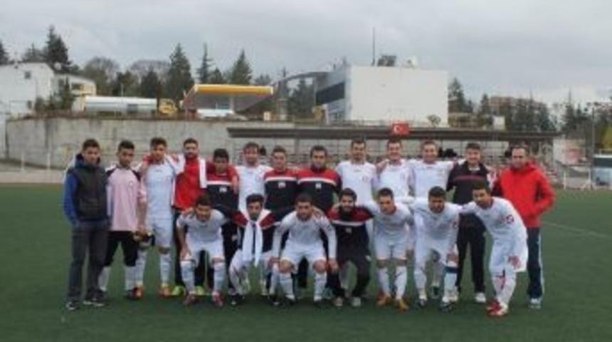 &Uuml;niversite Futbol Takımı 2.'lik Kupasını Aldı