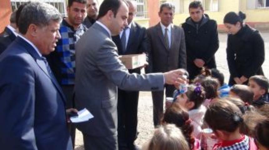 Sağlıklı Beslenmeye Dikkat &Ccedil;ekmek I&ccedil;in &Ccedil;ocuklara Ayran Dağıtıldı