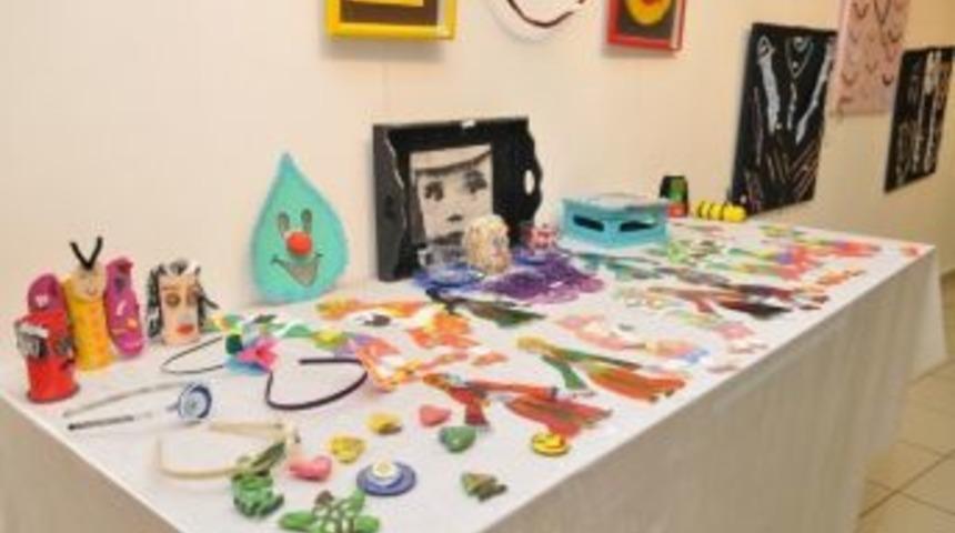 Engelliler H&uuml;nerlerini Sergiledi