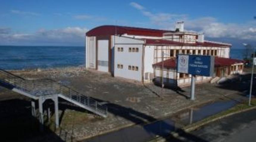 Y&uuml;zme Havuzunu Deniz Suyu Bastı