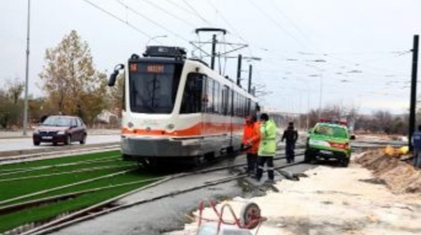 Tramvay Akkent-gar Arası Seferlerine Tekrar Başladı