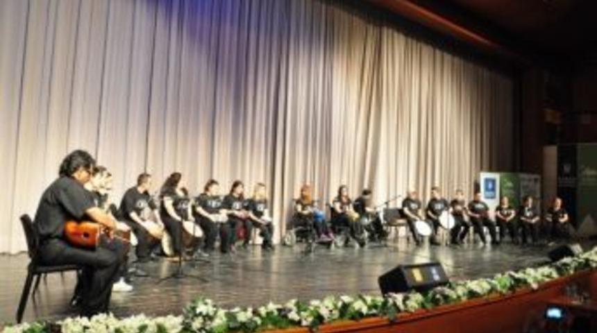 Engelliler Sanatla Tek Yumruk Oldu