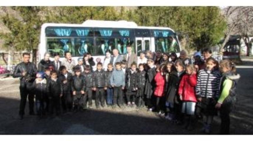 Tacikistan&rsquo;daki Romatizmalı &Ccedil;ocuklar Sanatoryumuna Otob&uuml;s Desteği