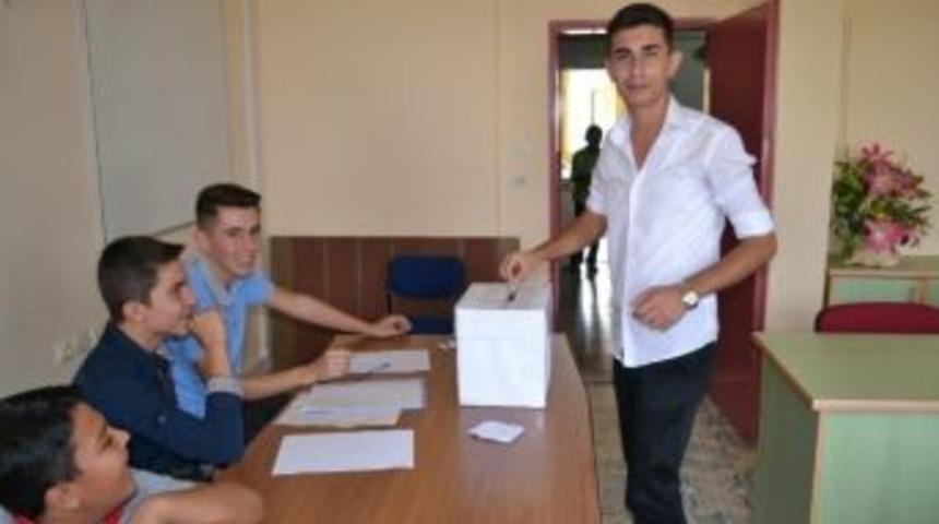 Mersin İl &Ouml;ğrenci Meclisi Başkanlığına Dolunay Tandoğan Se&ccedil;ildi