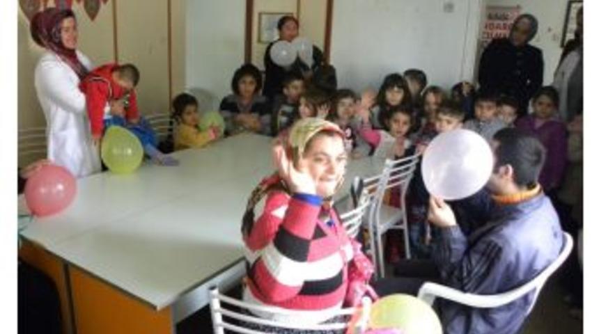 Bur&ccedil;'lu Minikler Rehabilitasyon Merkezini Ziyaret Etti