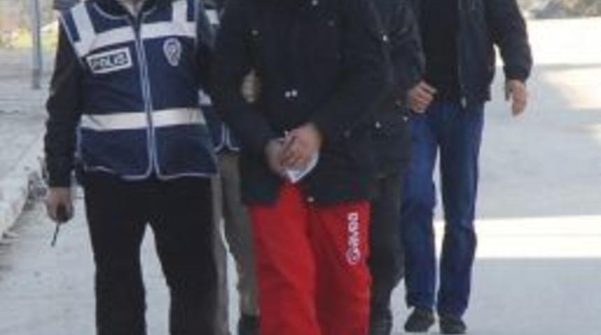 Hırsızlık Yaptığı İddiasıyla &Uuml;&ccedil; Kişi Yakalandı