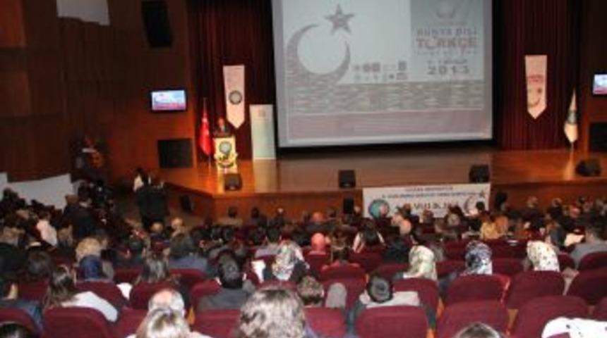 'Bu Hali Ile Ne T&uuml;rk&ccedil;e &Ouml;ğrenilebilir, Nede T&uuml;rk&ccedil;e Bir D&uuml;nya Dili Olabilir'