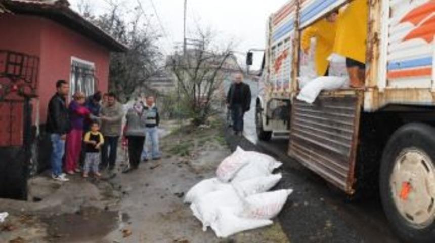 &Ccedil;orlu Belediyesi 5 Bin Dar Gelirli Aileye K&ouml;m&uuml;r Yardımında Bulunuyor