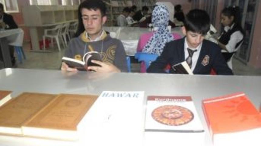 Batman'da Bir Lisede K&uuml;rt&ccedil;e K&uuml;t&uuml;phane A&ccedil;ıldı