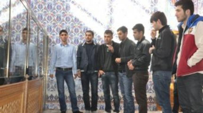 Şırnak&rsquo;ta Gen&ccedil;ler Tarihi Mekanları Gezdi