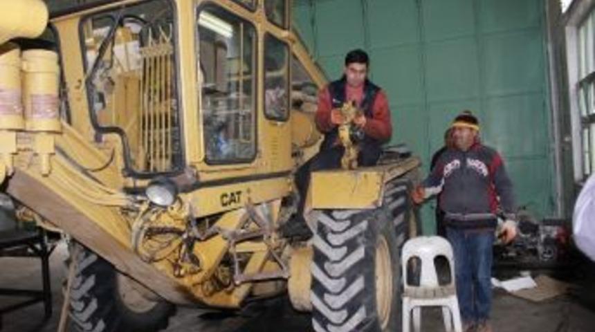 Dinar Belediyesi&rsquo;nin Ara&ccedil;ları Kışlık Bakıma Alındı