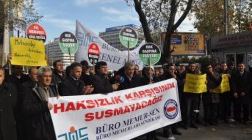 Meteoroloji &Ccedil;alışanlarından Bakan Eroğlu'na Tazminat Protestosu