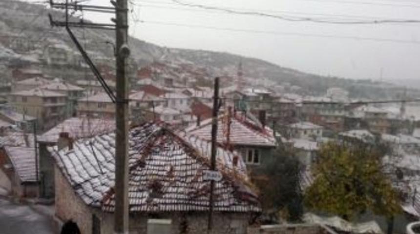 Denizli&rsquo;nin İl&ccedil;elerine Kar Yağdı