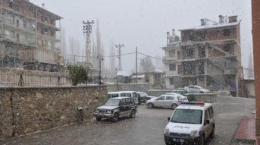 Karaman&rsquo;a Mevsimin İlk Karı D&uuml;şt&uuml;