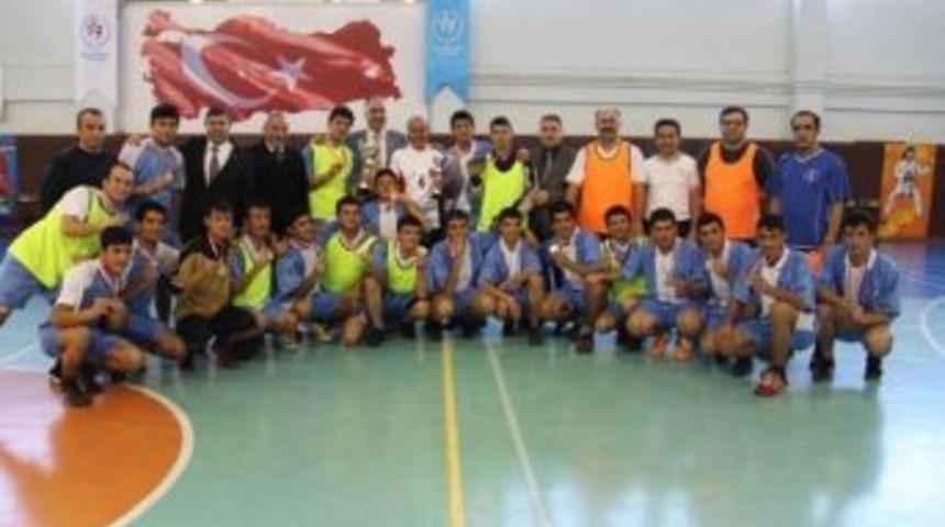 İşitme Engelli Sporcular İle İl M&uuml;d&uuml;rleri Ma&ccedil; Yaptı