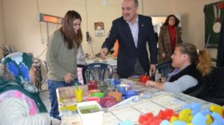Kula Belediye Başkanı Aşkın Eko Oyuncak Merkezini Ziyaret Etti