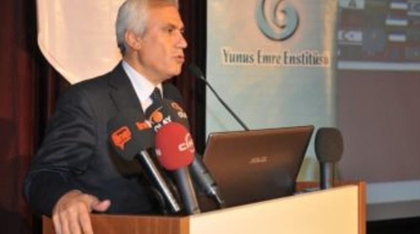 U&uuml;&rsquo;den "uluslararası D&uuml;nya Dili T&uuml;rk&ccedil;e Sempozyumu"
