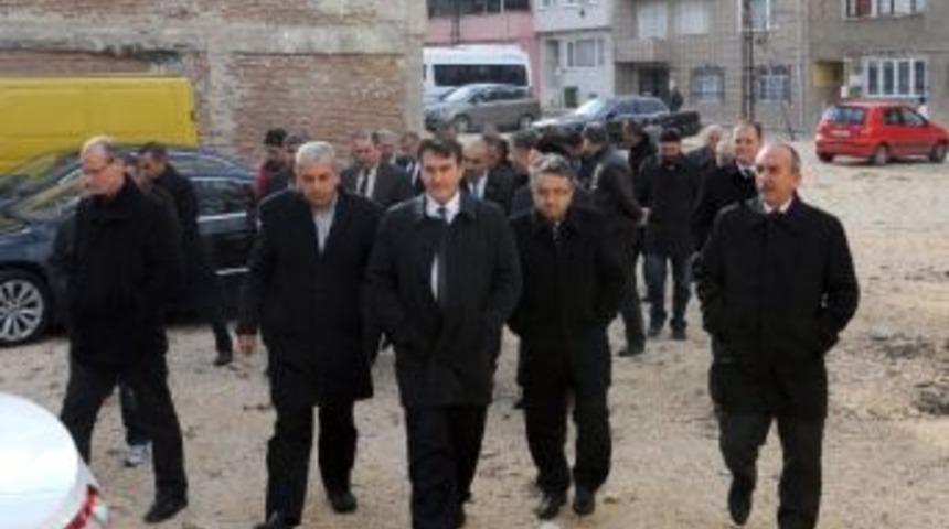 Başkan D&uuml;ndar Vatandaşları Dinledi
