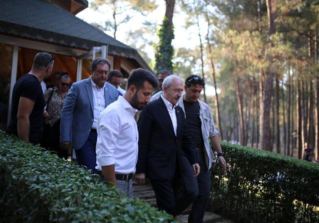 Kılıçdaroğlu'na 'Siyasetin CEO'su' pankartıyla karşılama (2)