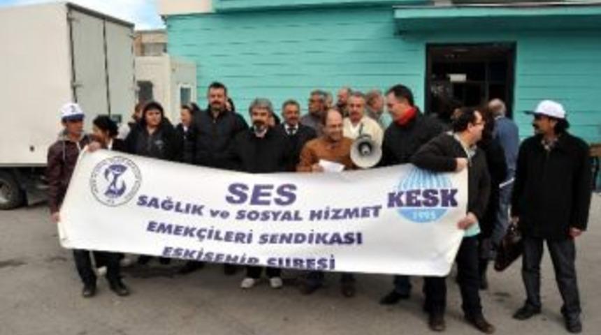Sağlık &Ccedil;alışanlarından Performans Sistemine Tepki Eylemi