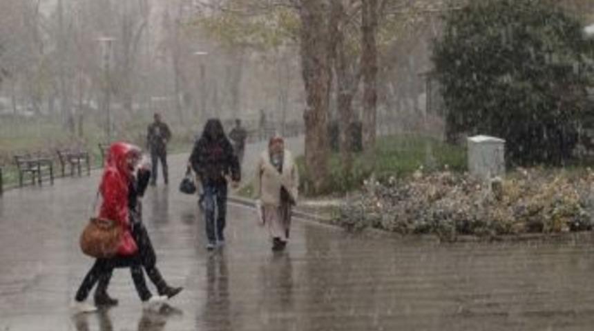 Konya'ya Mevsimin İlk Karı D&uuml;şt&uuml;