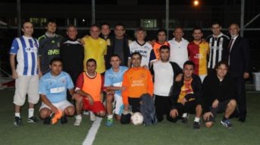 A&uuml; Doktorları İle Gazeteciler Arasında Dostluk Ma&ccedil;ı