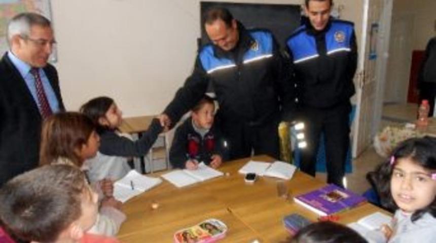 Polislerden Engelli &Ouml;ğrencilere Ziyaret