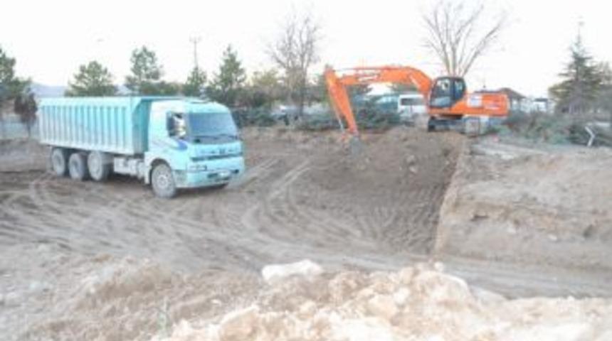 Bolvadin Belediye Yeni Hizmet Binasında Hafriyat &Ccedil;alışmaları Başladı